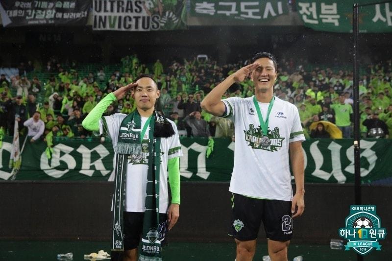 본문 이미지 - 문선민과 권경원(한국프로축구연맹 제공)ⓒ 뉴스1
