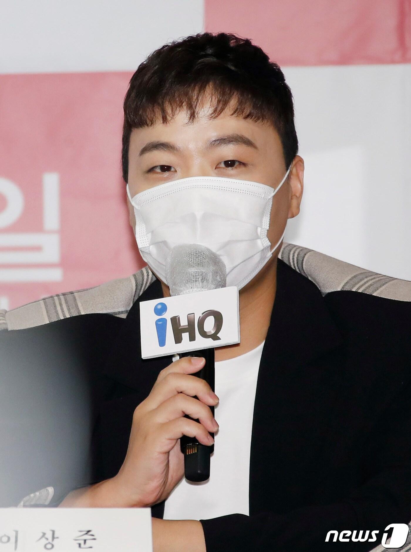 본문 이미지 - 방송인 이상준이 28일 오전 서울 중구 소공동 웨스틴조선호텔에서 열린 채널 IHQ 첫 예능 프로그램 '리더의 연애' 제작 발표회에 참석해 인사말을 하고 있다. 2021.6.28/뉴스1 ⓒ News1 권현진 기자