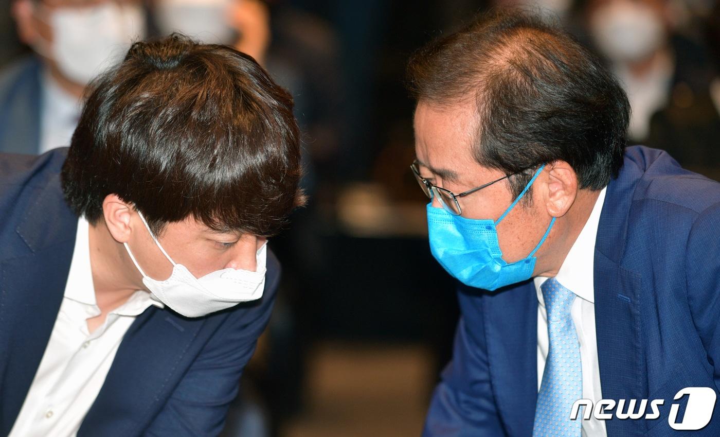 본문 이미지 - 홍준표 국민의힘 의원과 이준석 대표. ⓒ News1 오대일 기자