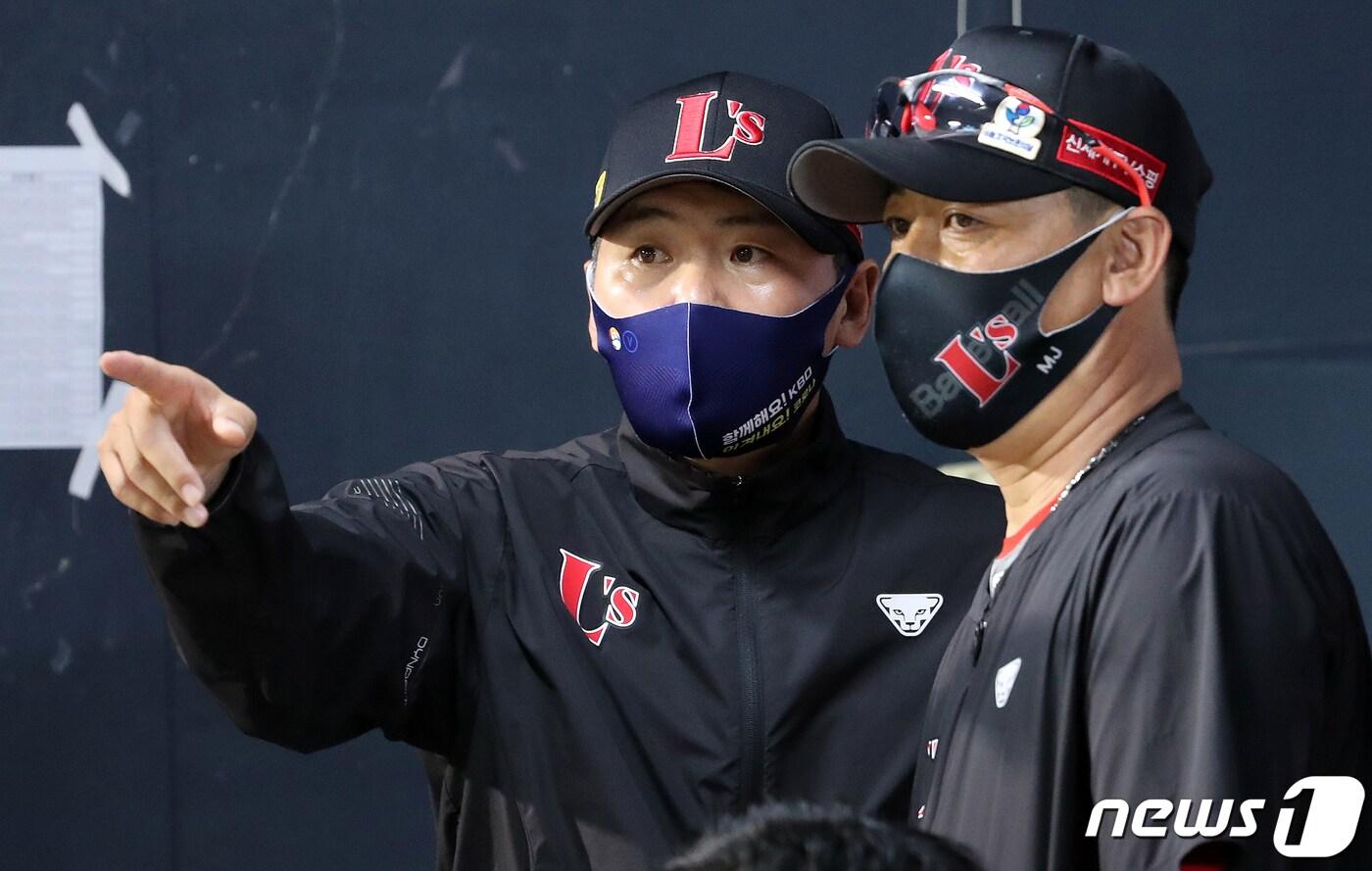 김원형 SSG 랜더스 감독.(왼쪽)/뉴스1 ⓒ News1 김진환 기자