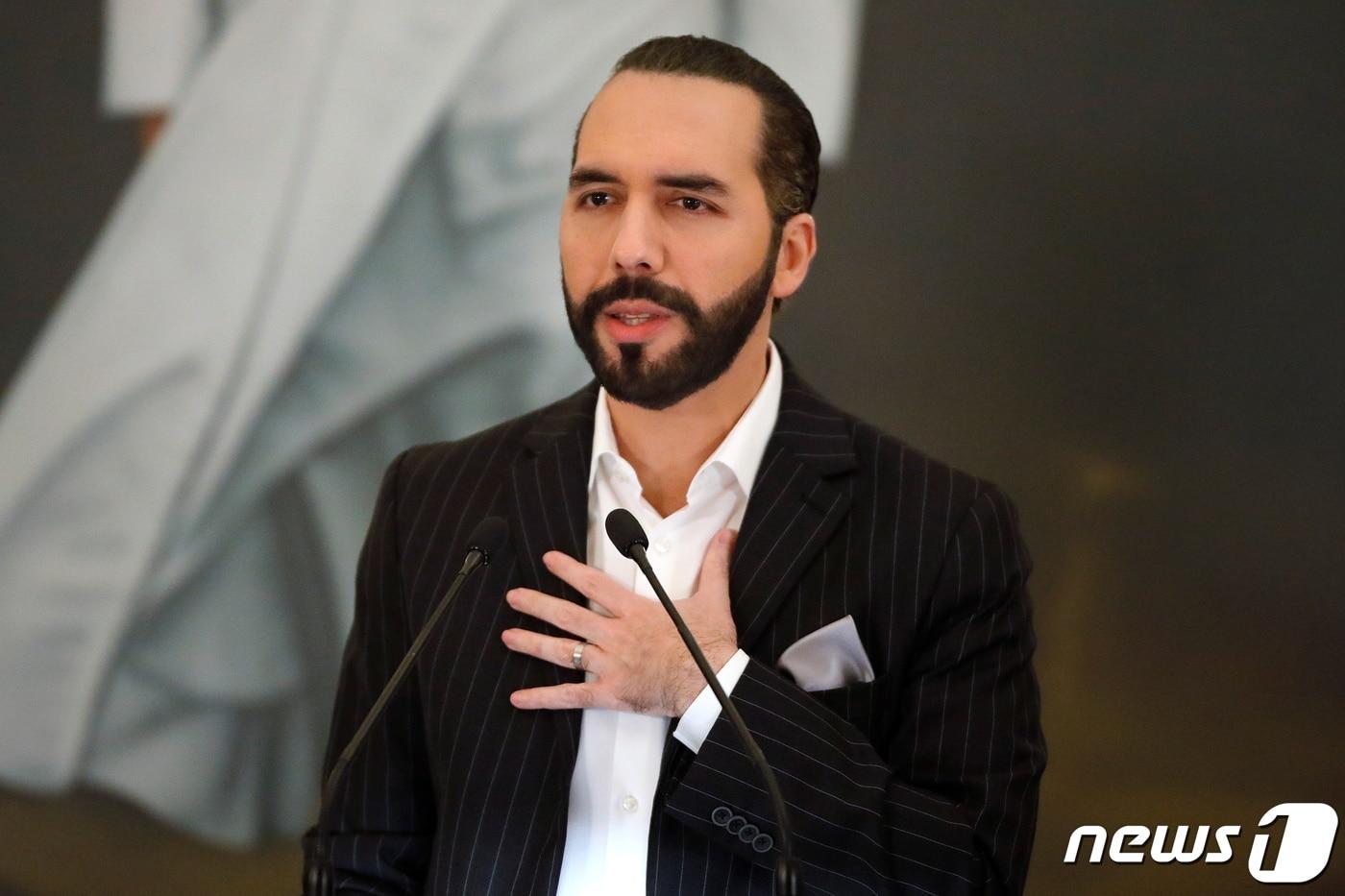 나이브 부켈레 엘살바도르 대통령이 기자회견을 통해 비트코인을 공식화폐로 채택한다고 밝히고 있다. ⓒ 로이터=뉴스1 ⓒ News1 박형기 기자