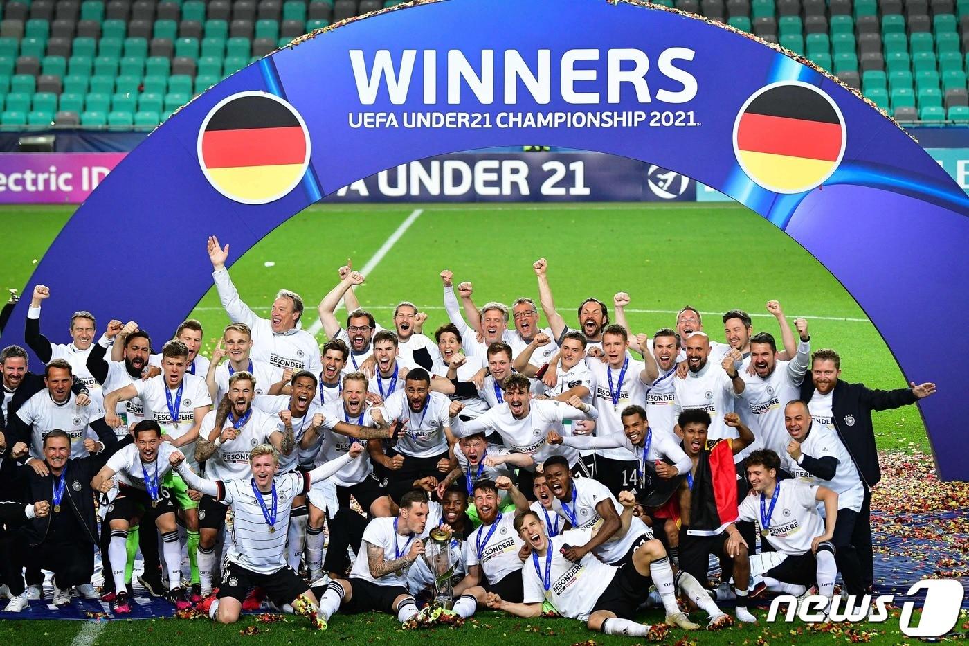 본문 이미지 - U21 유럽축구선수권대회 정상에 오른 독일. ⓒ AFP=뉴스1