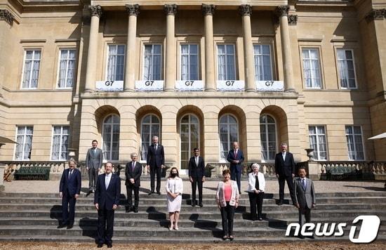 본문 이미지 - 영국 런던에 모인 G7 재무장관들. ⓒ 로이터=뉴스1