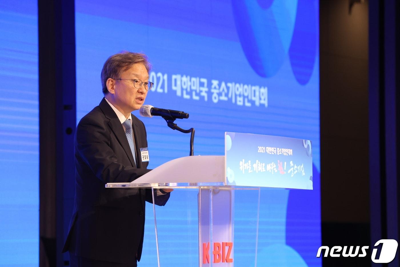 본문 이미지 - 권칠승 중소벤처기업부 장관은 7일 오후 서울 영등포구 중소기업중앙회에서 열린 '2021 중소기업인 대회'에서 발언을 하고 있다. (중기부 제공) /2021.06.07 ⓒ 뉴스1