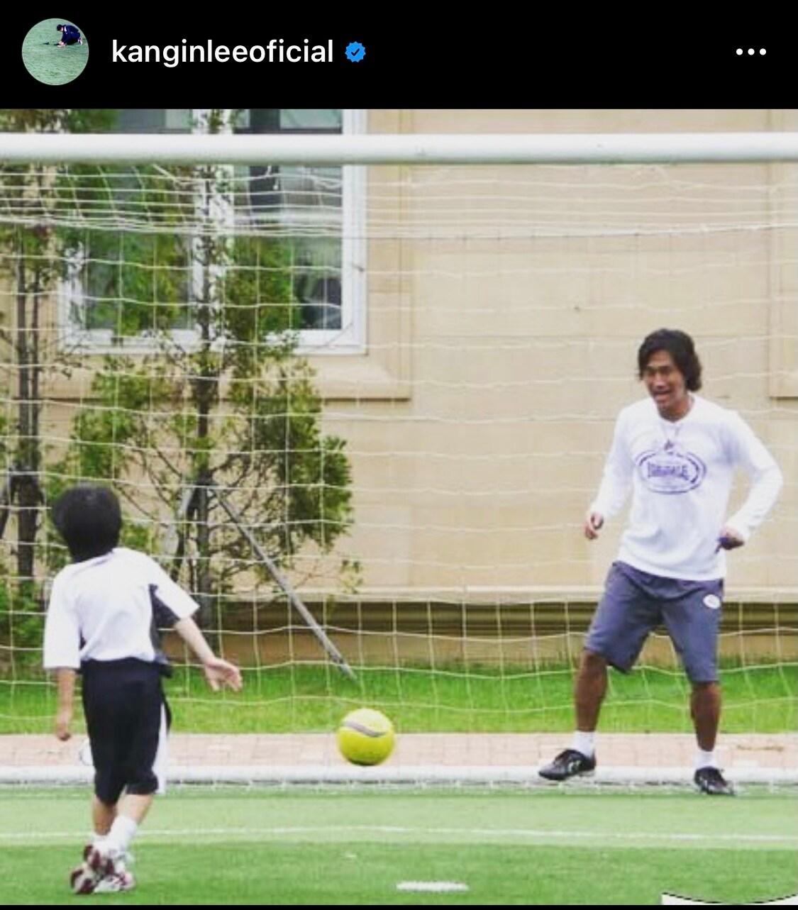 본문 이미지 - 이강인이 '첫 스승' 유상철 전 감독을 추모했다.(이강인 SNS 캡처)ⓒ 뉴스1