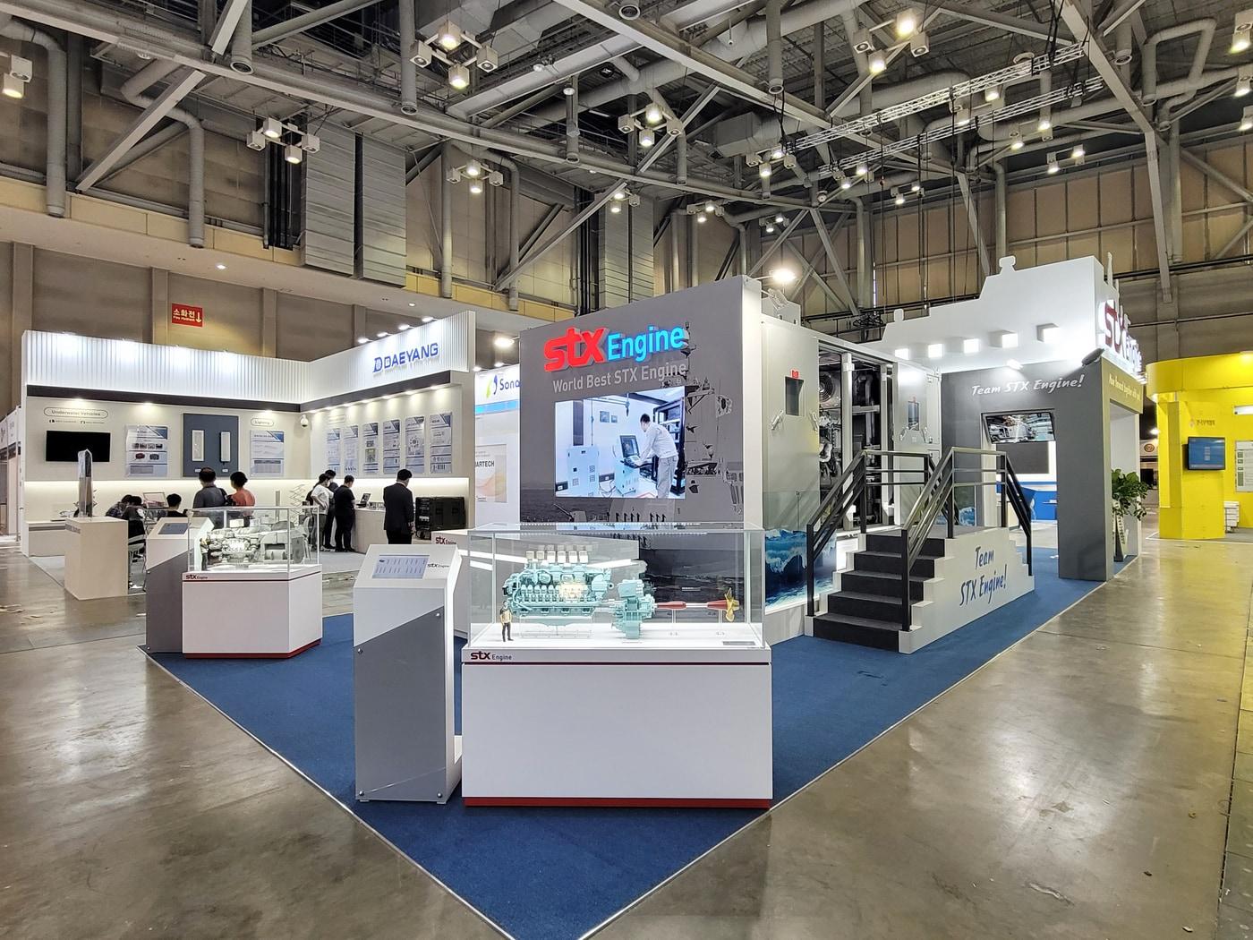 본문 이미지 - '2021 국제해양방위산업전(MADEX)'의 STX엔진 부스.(사진은 기사 내용과 직접적인 관련이 없음). ⓒ 뉴스1