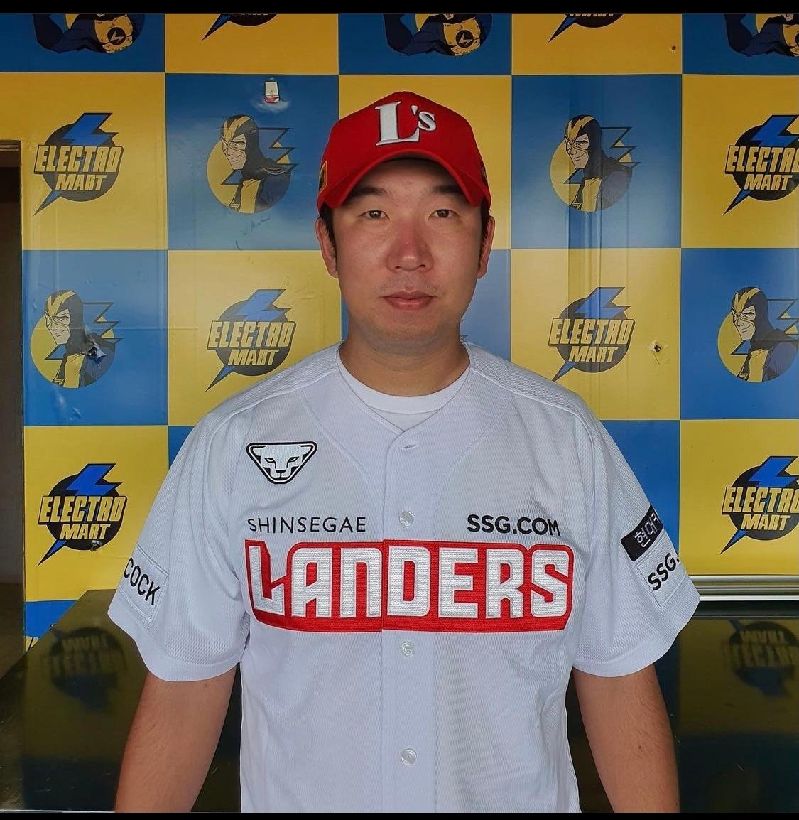 본문 이미지 - SSG 랜더스 유니폼을 입은 신재영(SSG 랜더스 SNS 캡처)ⓒ 뉴스1