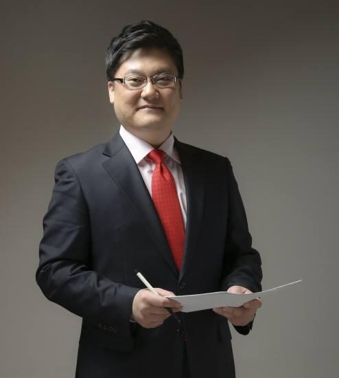 본문 이미지 - 엄성섭 TV조선 앵커/ 사진=엄성섭 앵커 페이스북 갈무리 ⓒ 뉴스1