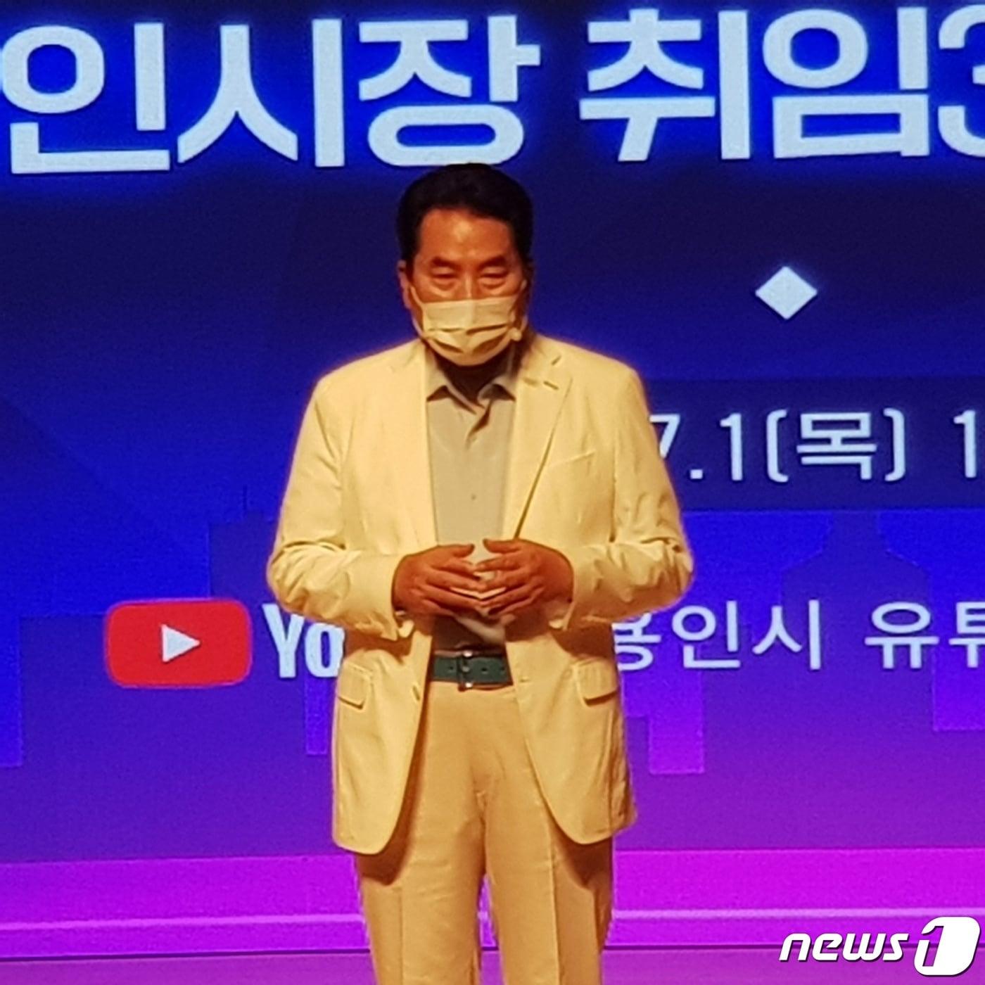 본문 이미지 - 백군기 경기 용인시장이 1일 오전 시청 에이스홀에서 가진 취임 3주년 언론간담회에서 ‘균형’, ‘경제’, ‘환경’을 키워드로 내세우며 ‘친환경 생태 경제자족도시 조성’을 민선7기 후반기 과제로 제시했다. ⓒ News1 김평석 기자