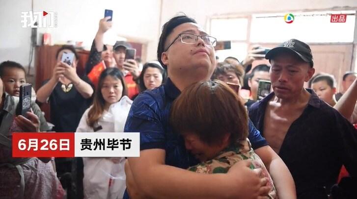 본문 이미지 - 31년 전 인신매매범에게 납치돼 노예로 팔린 엄마와 아들이 마침내 재회했다. (bjnews 갈무리)ⓒ 뉴스1