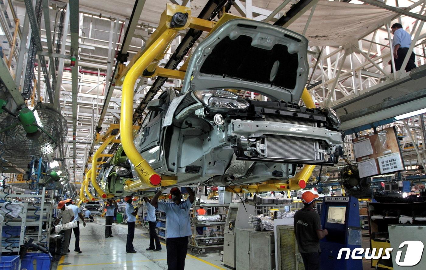 본문 이미지 - 포드자동차가 반도체 부족 사태로 7월부터 두 달간 북미 공장 가동을 중단한다. ⓒ 로이터=뉴스1 ⓒ News1 정윤영 기자