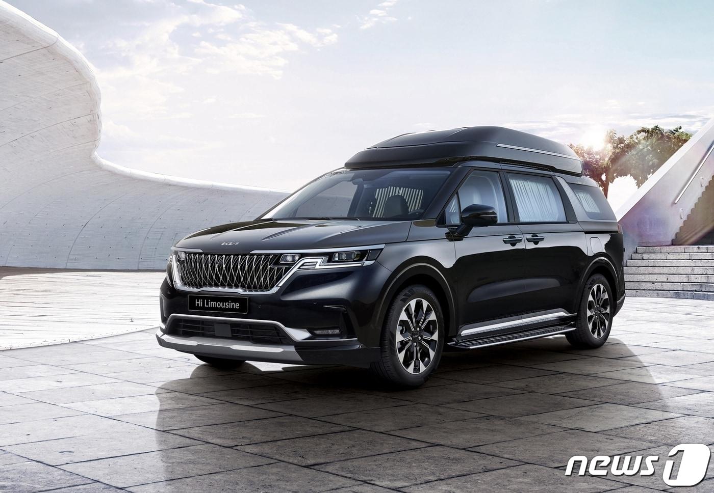 본문 이미지 - 기아 4세대 카니발 하이리무진 4인승 모델(사진제공=기아) ⓒ 뉴스1