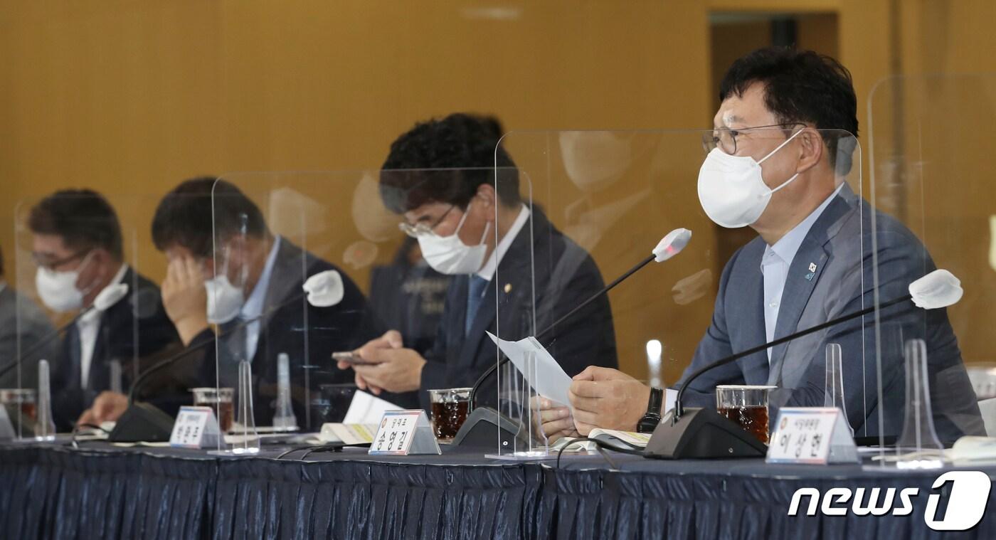 송영길 더불어민주당 대표가 13일 오전 울산시청 대회의실에서 열린 '2021 더불어민주당·울산광역시 예산정책협의회'에서 발언하고 있다. 2021.7.13/뉴스1 ⓒ News1 윤일지 기자