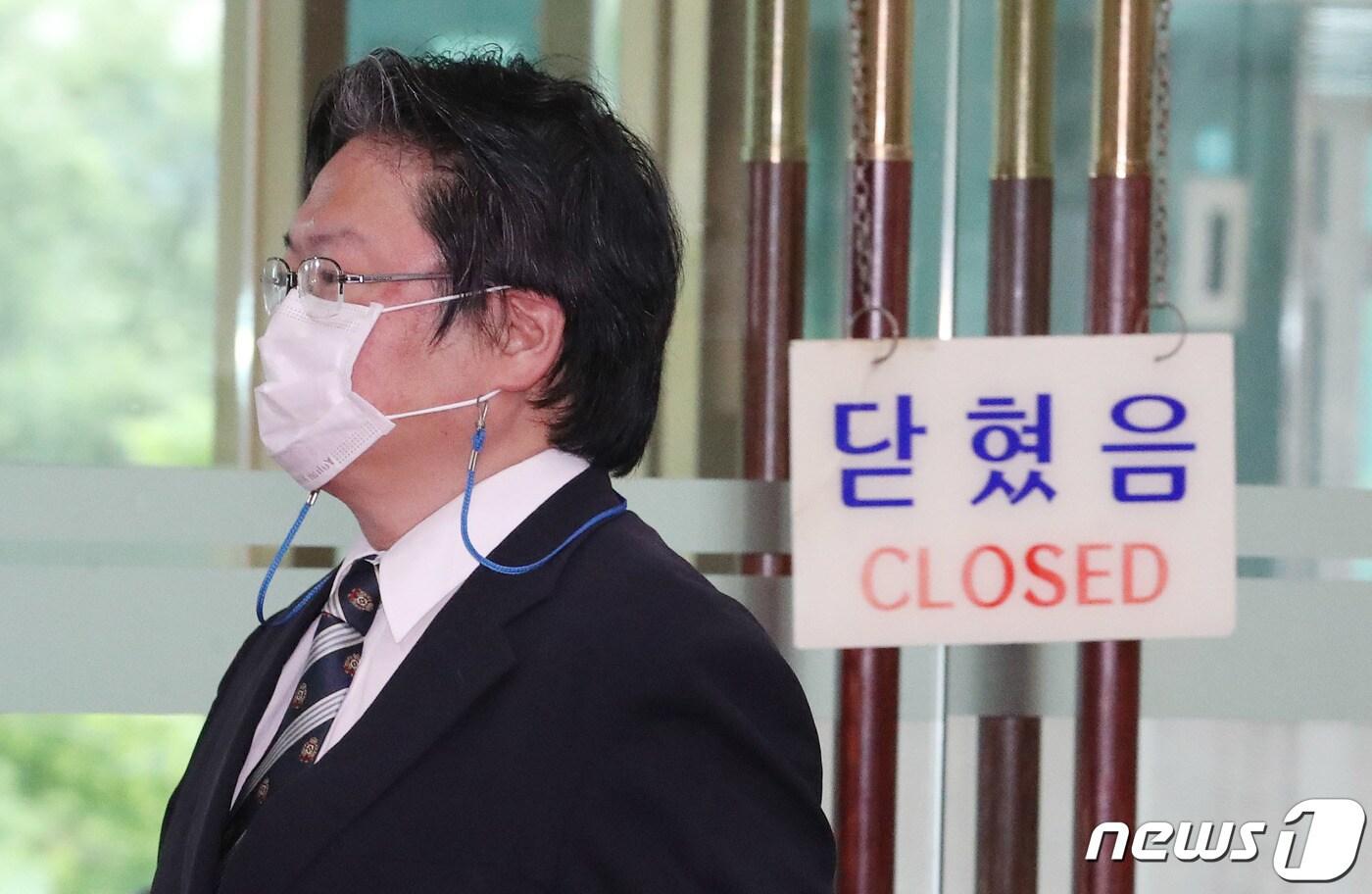 본문 이미지 - 소마 히로히사 주한 일본대사관 총괄 공사가 13일 오전 독도 영유권을 주장한 일본 정부의 방위백서 관련해 서울 종로구 세종대로 정부서울청사 별관 외교부로 초치되고 있다. 2021.7.13/뉴스1 ⓒ News1 박정호 기자