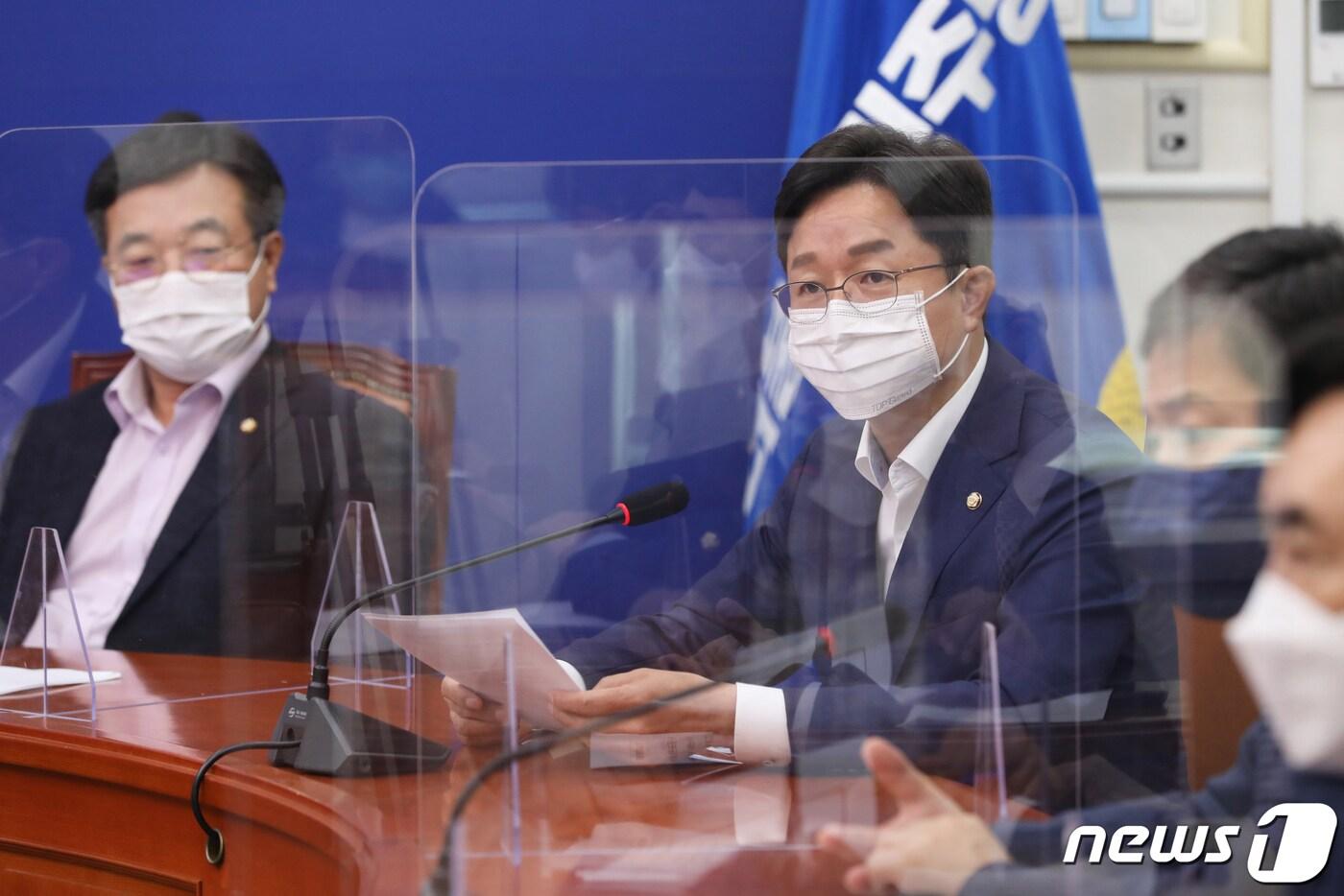 본문 이미지 - 강병원 더불어민주당 최고위원이 14일 오전 국회에서 열린 최고위원회의에서 모두발언을 하고 있다. 2021.7.14/뉴스1 ⓒ News1 오대일 기자