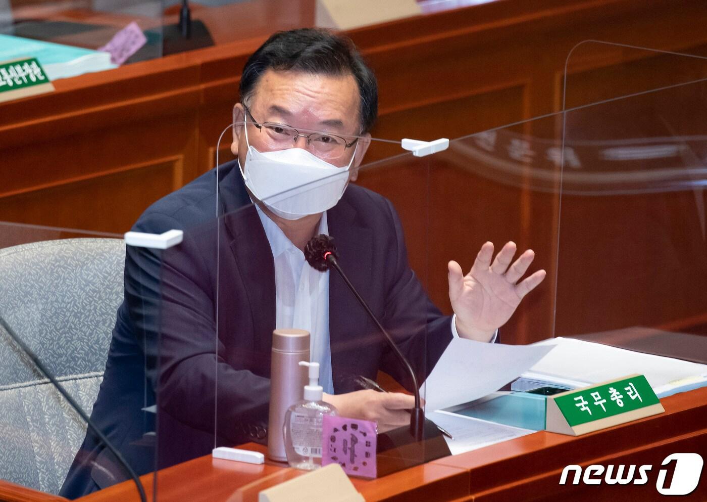 본문 이미지 - 김부겸 국무총리가 15일 오전 서울 여의도 국회에서 열린 예산결산특별위원회 전체회의에서 질의에 답하고 있다. 2021.7.15/뉴스1 ⓒ News1 이동해 기자