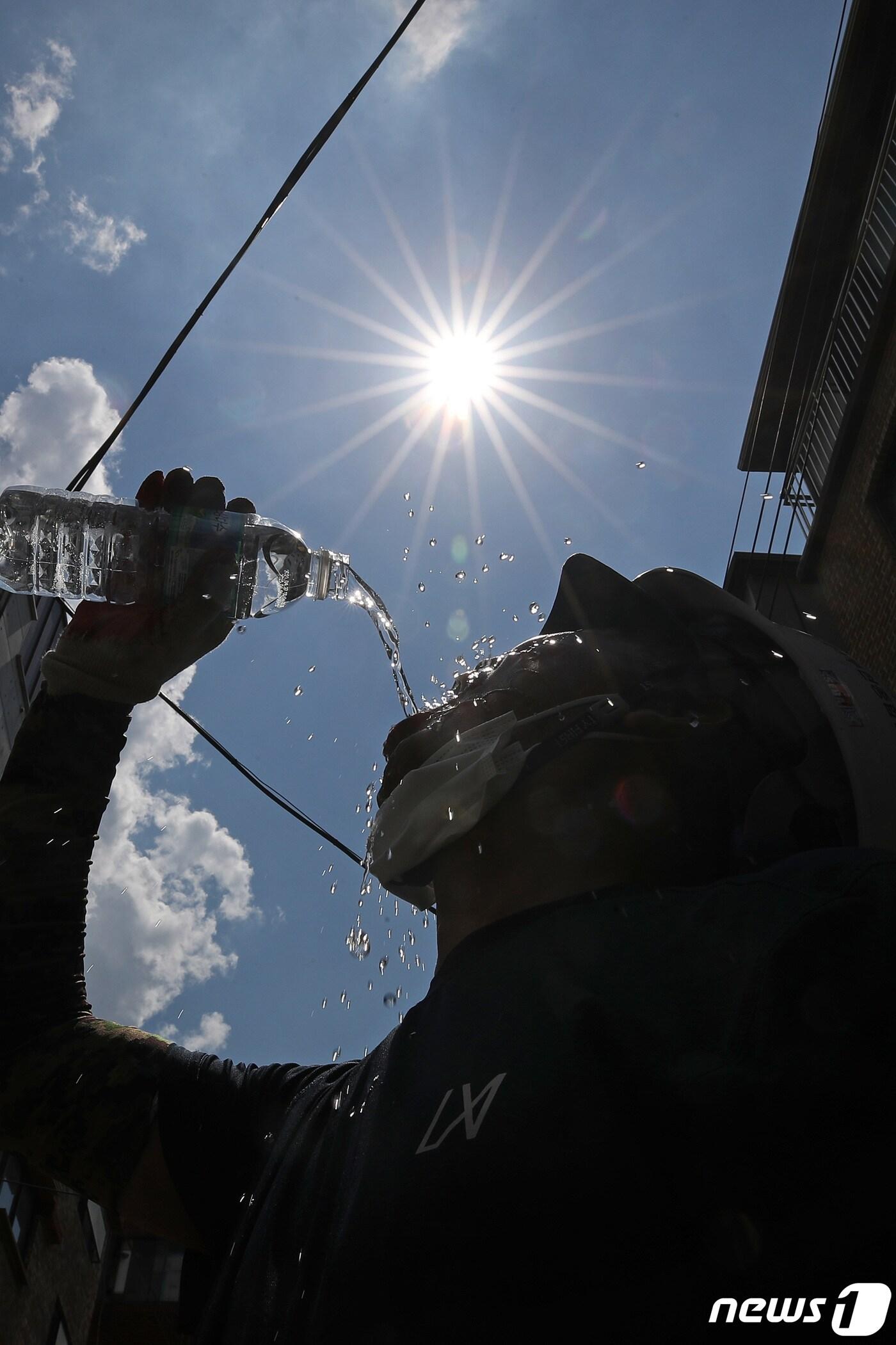 본문 이미지 - 8일 대전충남의 낮 기온이 역대 최고치를 경신했다./뉴스1 ⓒ News1 조태형 기자