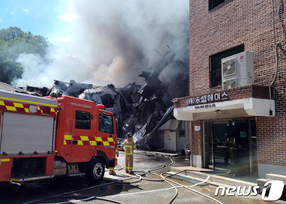 본문 이미지 - 지난해 경기북부에서 화재 진압 및 인명 구조구급 등 현장 소방활동 과정에서 교통사고 등 143건의 안전사고가 발생한 것으로 나타났다.(경기도북부소방재난본부 제공) 2021.7.17/뉴스1 ⓒ News1 김명섭 기자