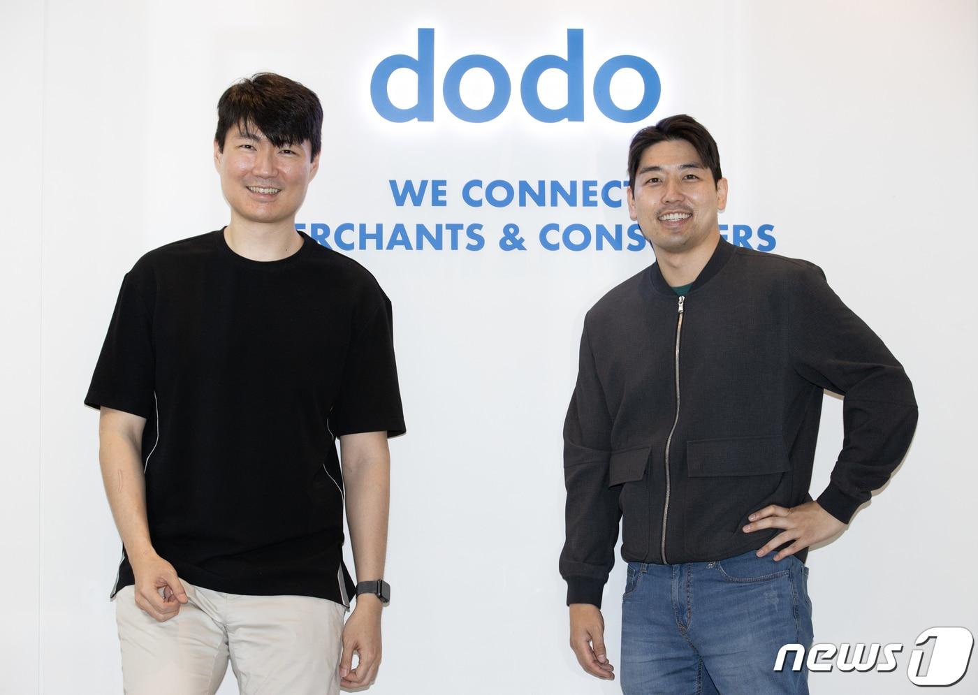 '도도포인트' 운영사인 최재승(왼쪽)· 손성훈 스포카 공동대표가 2일 오후 서울 강남구 도도포인트에서 뉴스1과 인터뷰에 앞서 포즈를 취하고 있다. 2021.7.2/뉴스1 ⓒ News1 이재명 기자