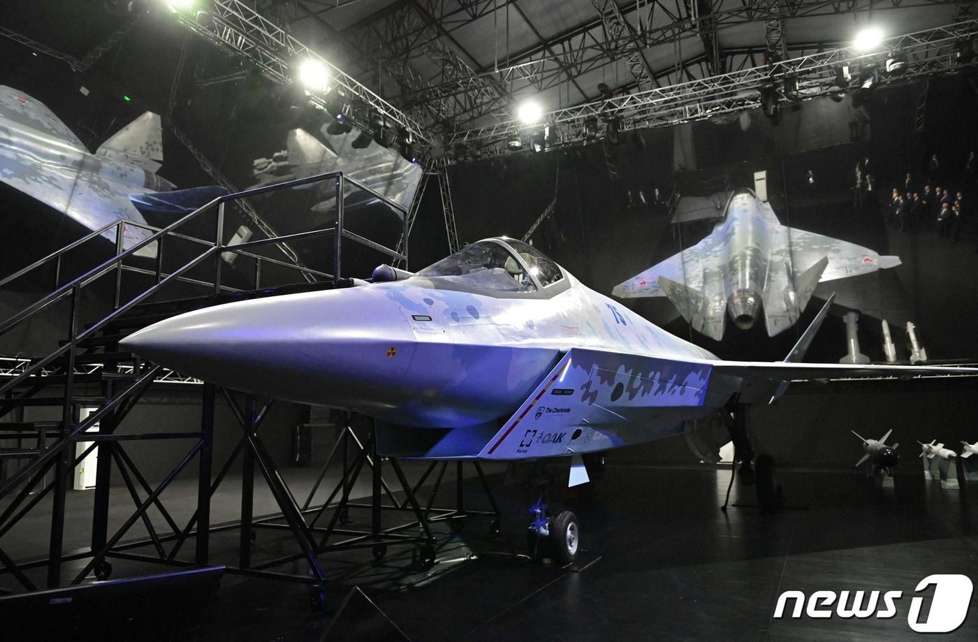 본문 이미지 - 러시아 최신 Su 57 스텔스전투기  ⓒ AFP=뉴스1