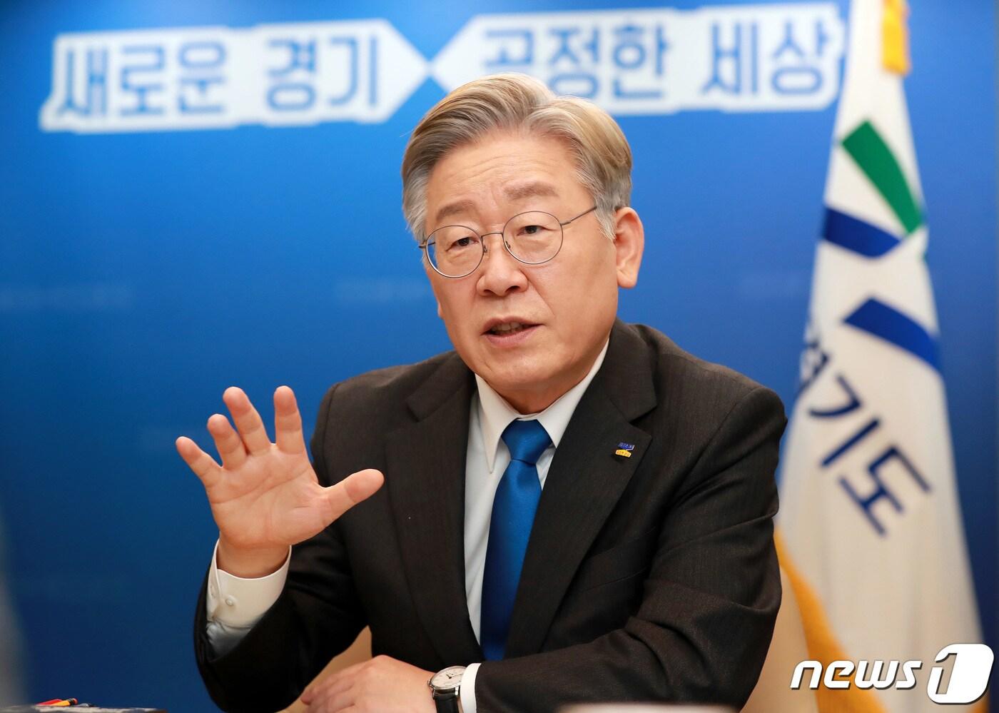 더불어민주당 대권주자인 이재명 경기도지사가 21일 서울 영등포구 경기도중앙협력본부 사무실에서 뉴스1과 인터뷰하고 있다. 2021.7.21/뉴스1 ⓒ News1 구윤성 기자