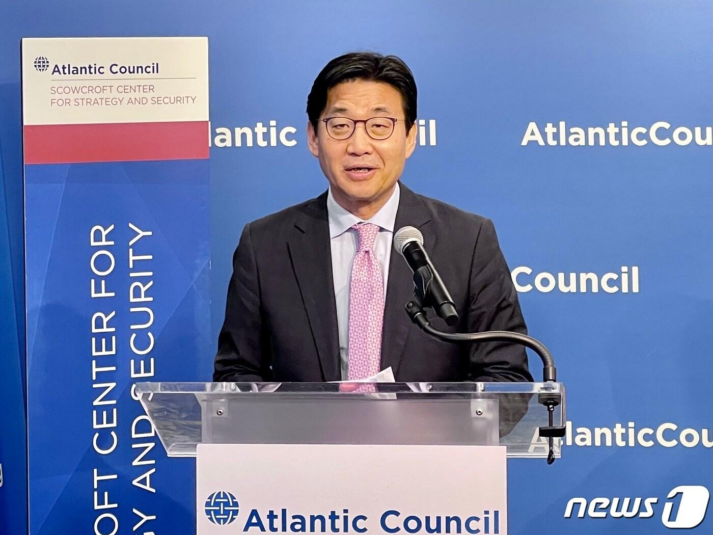 본문 이미지 - 최종문 외교부 2차관이 21일(현지시간) 워싱턴D.C.에서 개최된 제4차 한미 민관합동 경제포럼에 참석, 기조연설을 하고 있다.(외교부제공)ⓒ 뉴스1