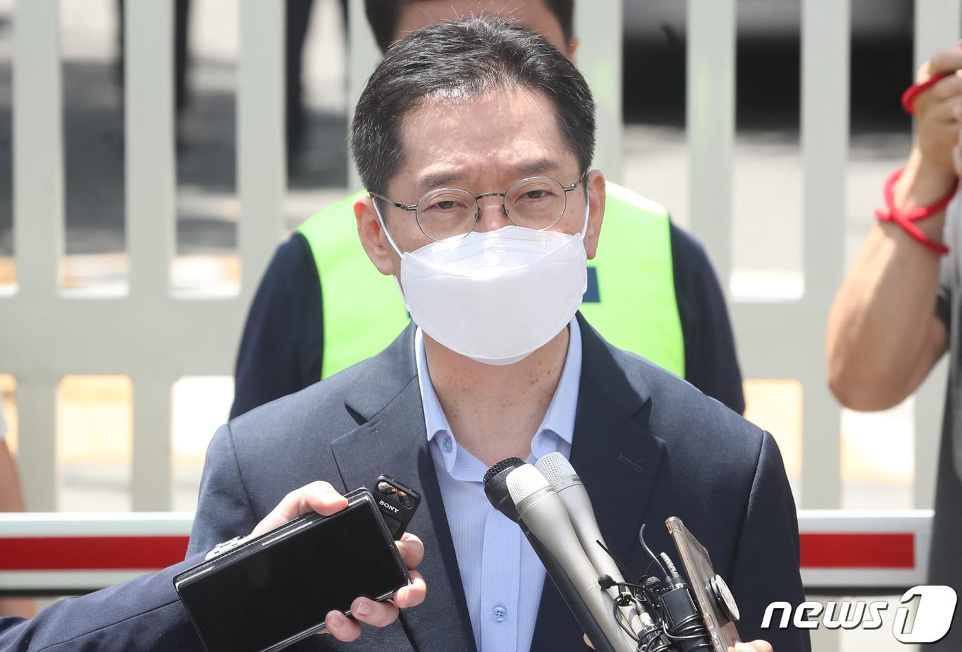 본문 이미지 - 드루킹 댓글 여론조작 사건으로 대법원에서 징역 2년이 확정된 김경수 전 경남도지사./뉴스1 ⓒ News1 여주연 기자