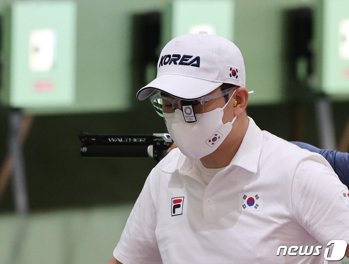 본문 이미지 - 진종오 국민의힘 국회의원의 사격 선수 시절 모습. 2021.7.27/뉴스1 ⓒ News1 DB