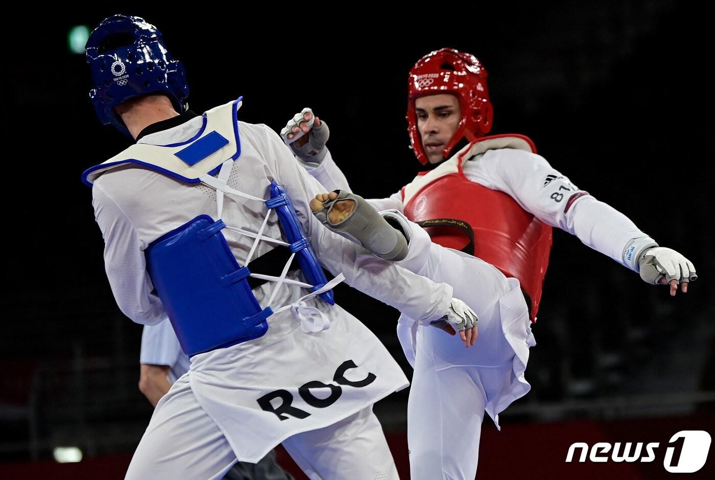 통가 태권도 대표로 출전한 피타 타우파토푸아(오른쪽) ⓒ AFP=뉴스1