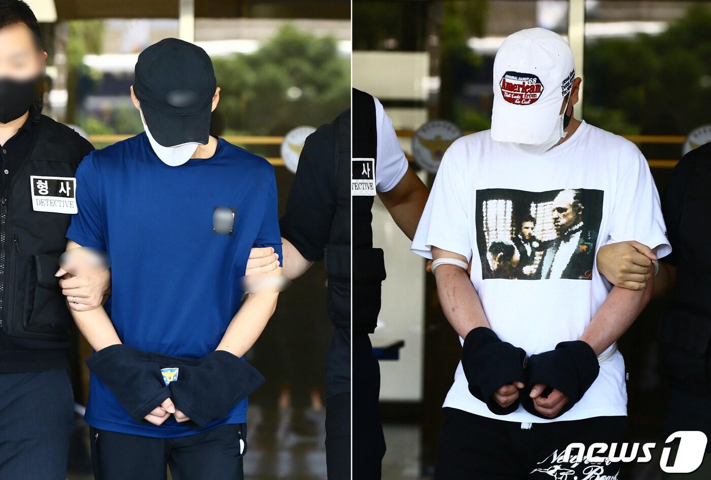 본문 이미지 - '제주 중학생 살인 사건' 피의자 백광석(48.왼쪽)과 김시남(46)이 지난 7월27일 오후 제주동부경찰서에서 검찰로 이송되고 있다. 2021.7.27/뉴스1 ⓒ News1 오미란 기자