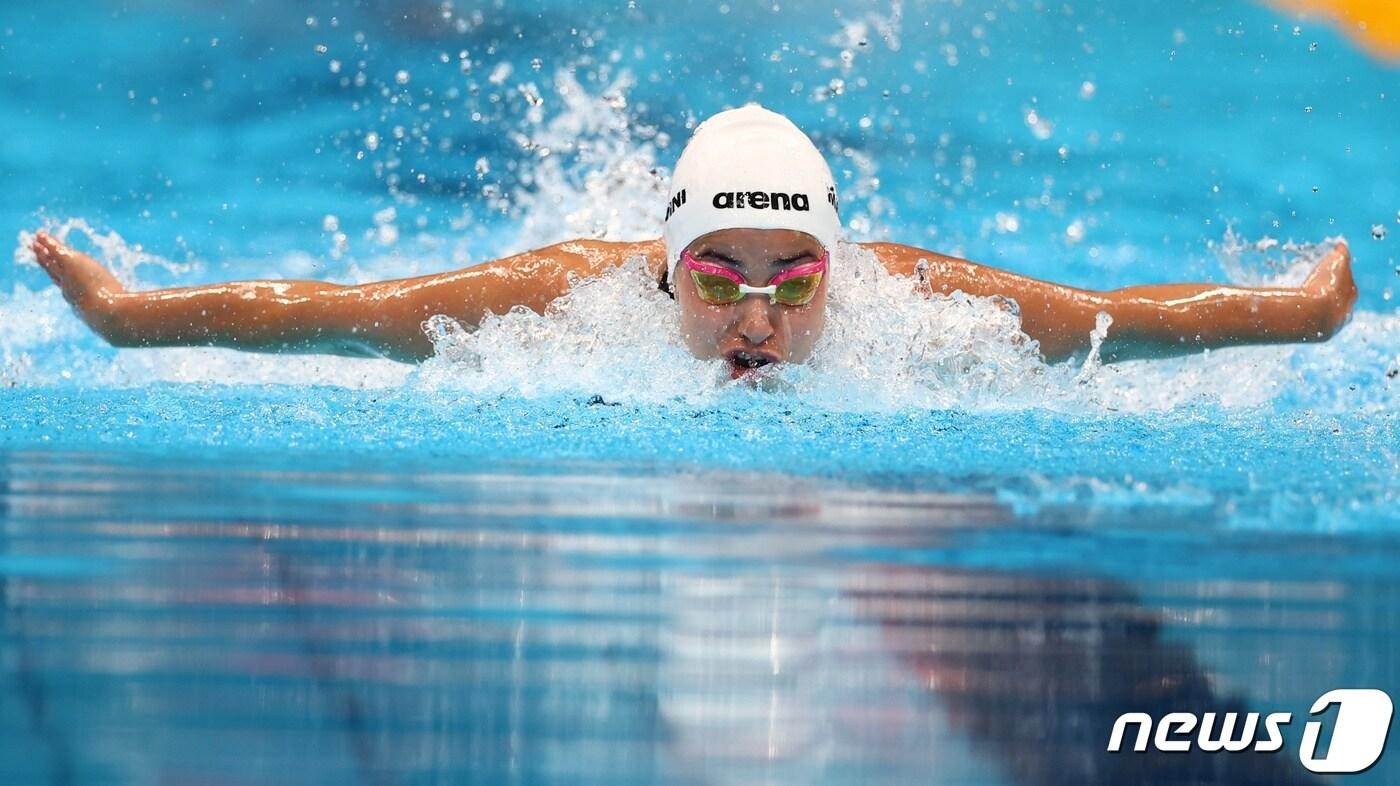 마가렛 맥닐이 100m 접영에서 우승을 차지했다. ⓒ 로이터=뉴스1 ⓒ News1 정윤영 기자