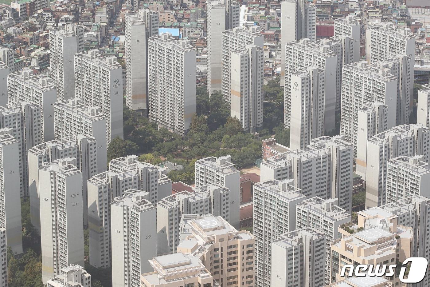 서울 송파구 롯데월드타워 서울스카이에서 바라본 서울 시내 아파트 단지 모습. (자료사진) 2021.7.28/뉴스1 ⓒ News1 임세영 기자