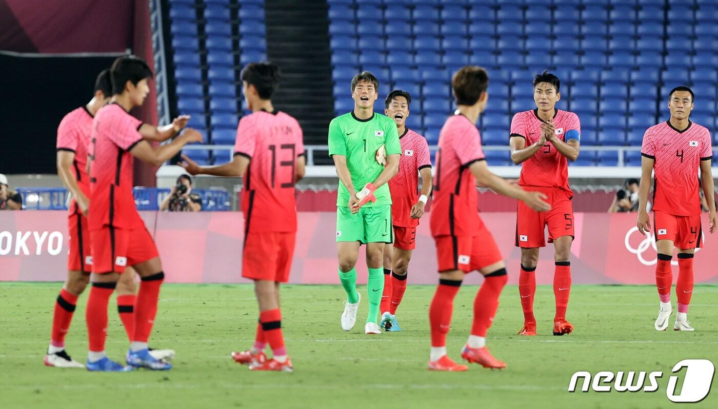 대한민국 선수들이 28일 오후 일본 요코하마 국제경기장에서 열린 '2020 도쿄올림픽' 조별리그 B조 3차전 대한민국과 온두라스의 축구 경기에서 6대0으로 승리를 거둔 후 기뻐하고 있다.(자료사진) 2021.7.28/뉴스1 ⓒ News1 이재명 기자