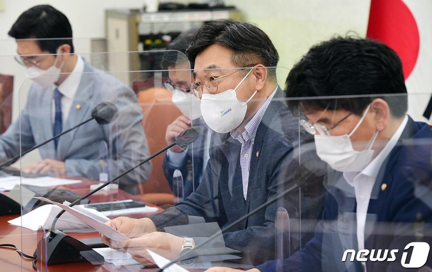 본문 이미지 - 윤호중 더불어민주당 원내대표가 29일 서울 여의도 국회에서 열린 정책조정회의에서 모두발언을 하고 있다. 2021.7.29/뉴스1 ⓒ News1 구윤성 기자