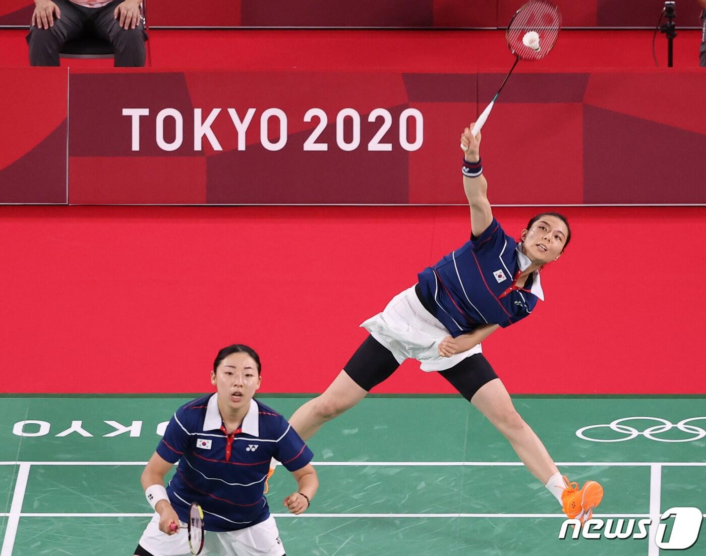 본문 이미지 - 배드민턴 김소영, 공희용이 31일 일본 도쿄 무사시노노모리 종합 스포츠플라자에서 열린 '2020 도쿄올림픽' 배드민턴 여자 복식 4강전에서 중국의 천칭천, 자이판과 경기를 하고 있다. 2021.7.31/뉴스1 ⓒ News1 송원영 기자
