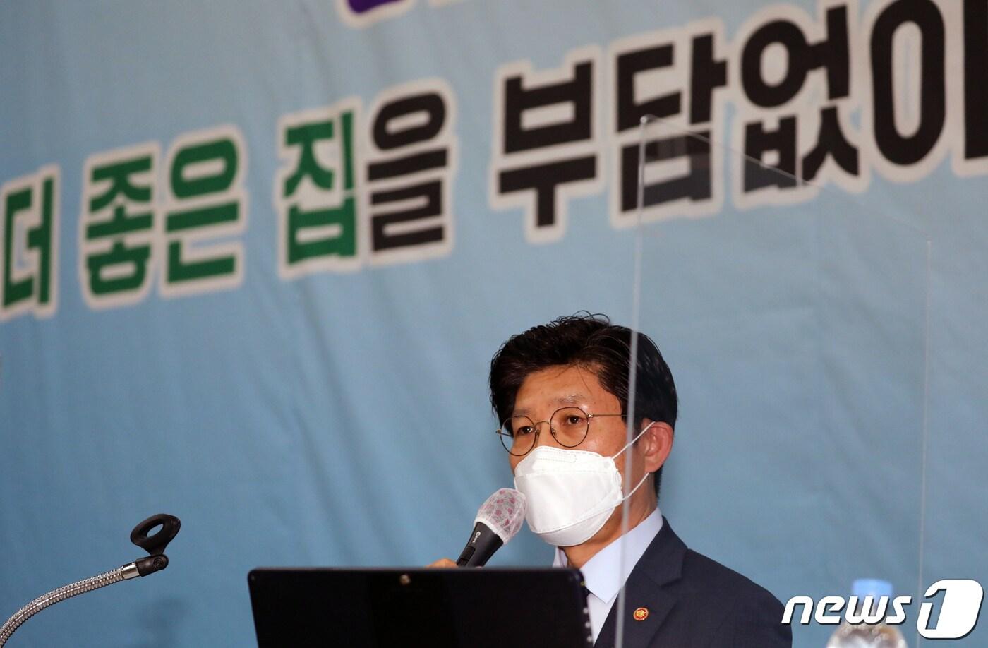 본문 이미지 - 노형욱 국토교통부 장관이 5일 세종시 어진동 정부세종컨벤션 센터에서 열린 출입기자단 간담회에서 인사말을 하고 있다. 2021.7.5/뉴스1 ⓒ News1 장수영 기자
