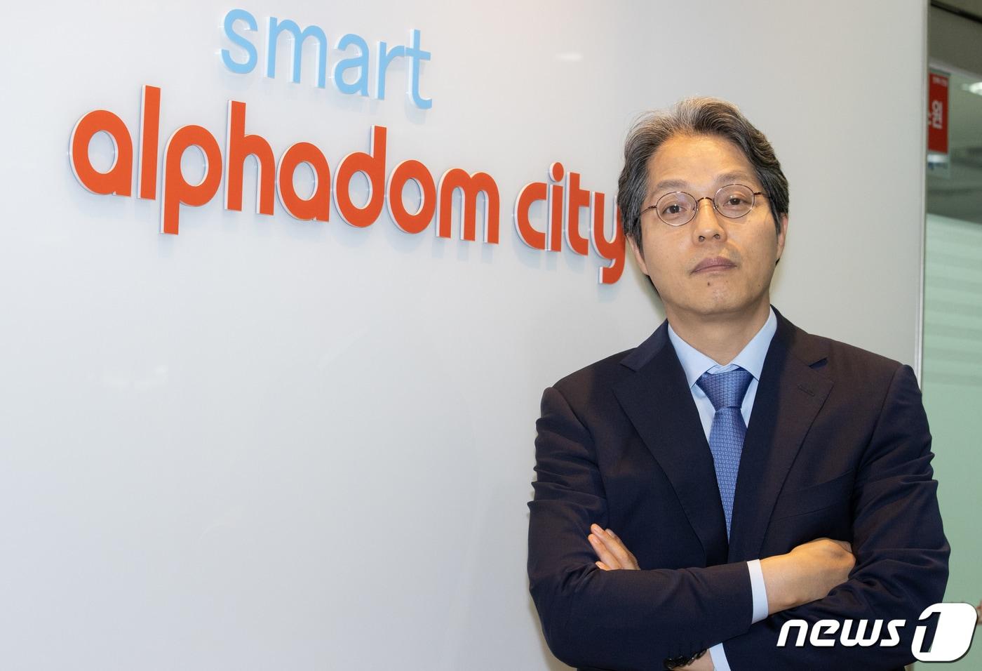 김상엽 알파돔시티 자산관리 대표이사가 5일 오후 경기도 성남시 분당구 알바돔시티 자산관리 본사에서 뉴스1과 인터뷰에 앞서 포즈를 취하고 있다. 2021.7.5/뉴스1 ⓒ News1 이재명 기자