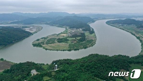 본문 이미지 - 전남 나주시 동강면에서 바라본 영산강의 곡류./뉴스1 ⓒ News1