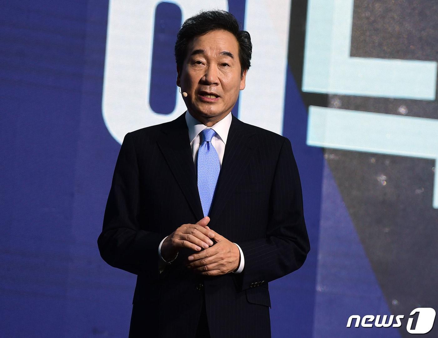 본문 이미지 - 이낙연 더불어민주당 대선 예비후보가 7일 경기 파주의 한 스튜디오에서 열린 대선 후보 정책 언팩쇼에서 정책발표를 하고 있다. 2021.7.7/뉴스1 ⓒ News1 국회사진취재단