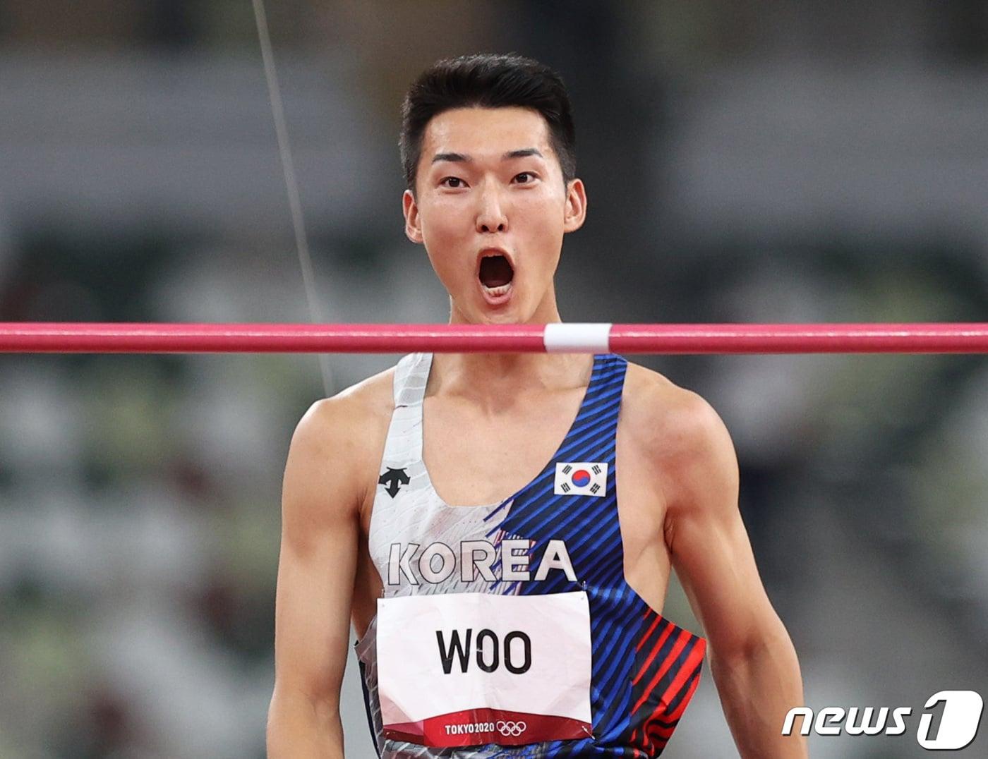 본문 이미지 - 도쿄 올림픽 높이뛰기 결선을 치르고 있는 우상혁. 2021.8.1/뉴스1 ⓒ News1 올림픽사진취재단