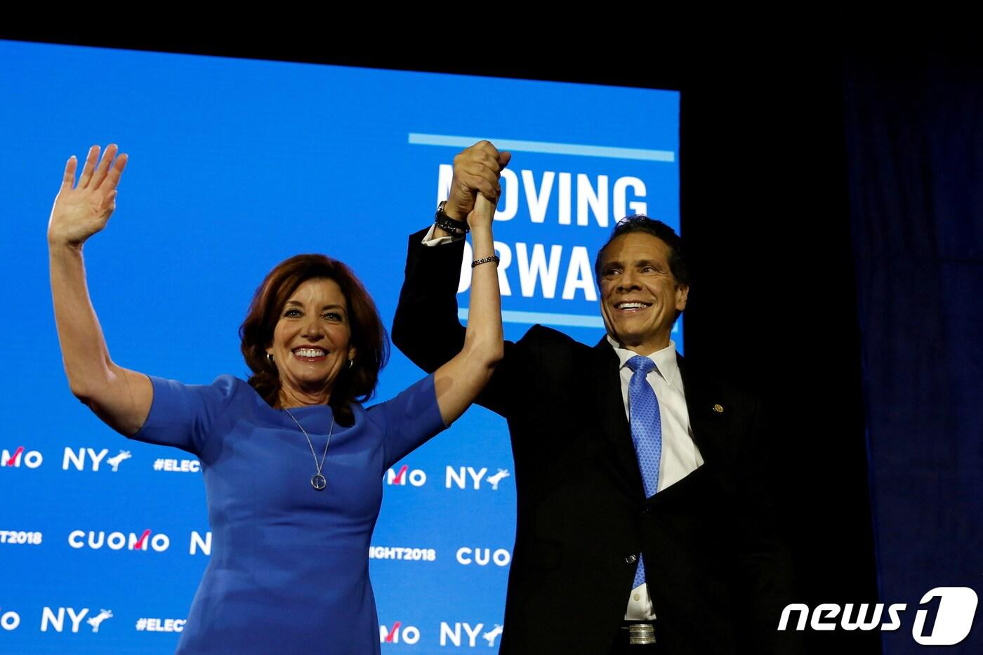 캐시 호컬 뉴욕 부지사(좌)와 앤드류 쿠오모 뉴욕 주지사. ⓒ 로이터=뉴스1 ⓒ News1 정윤영 기자