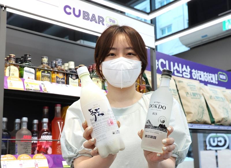 본문 이미지 - CU 독도 막걸리&독도 소주(BGF리테일 제공)ⓒ 뉴스1