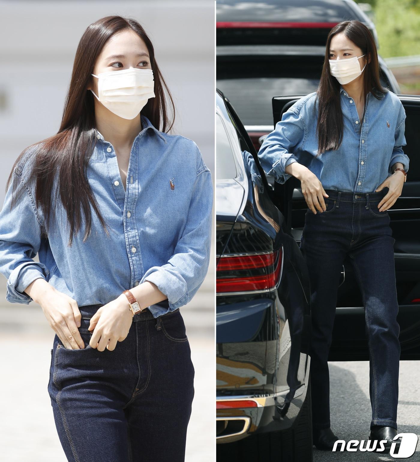 본문 이미지 - 크리스탈이 '청청패션' 출근길로 시선을 장악했다 ⓒ News1 권현진 기자