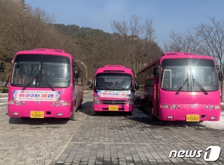 본문 이미지 - 단양군이 주민 편의제공을 위해 운행중인 행복나드리버스.(단양군 제공)ⓒ 뉴스1