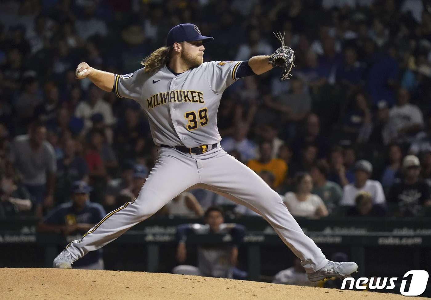 코빈 번스는 10타자 연속 탈삼진 기록을 세웠다. ⓒ AFP=뉴스1