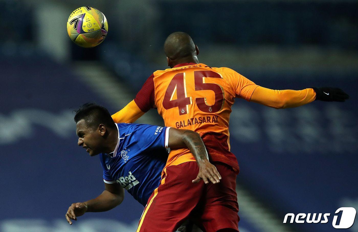 본문 이미지 - 갈라타사라이 수비수 마르캉이 경기 도중 팀 동료를 주먹으로 때린 것에 대해 사과했다. ⓒ AFP=뉴스1