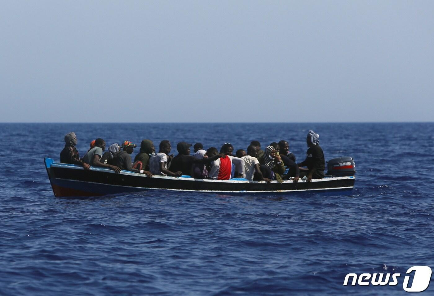 아프리카 출신 이민자들이 탑승한 보트. &#40;사진은 기사 내용과 무관함&#41; ⓒ 로이터=뉴스1 ⓒ News1 이정후 기자