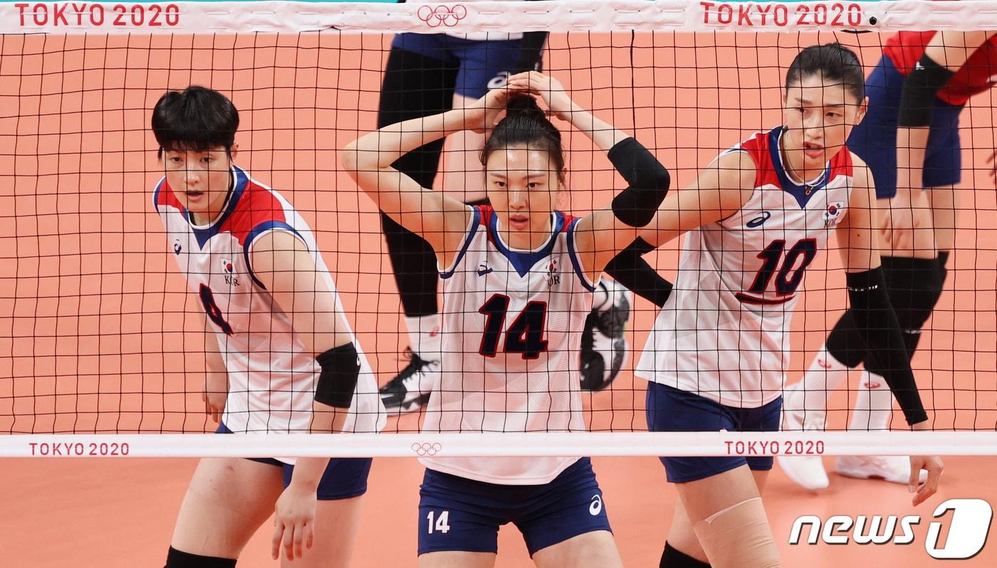 본문 이미지 - 국가대표 시절 김연경(오른쪽부터), 양효진, 김희진. /뉴스1 ⓒ News1 이재명 기자