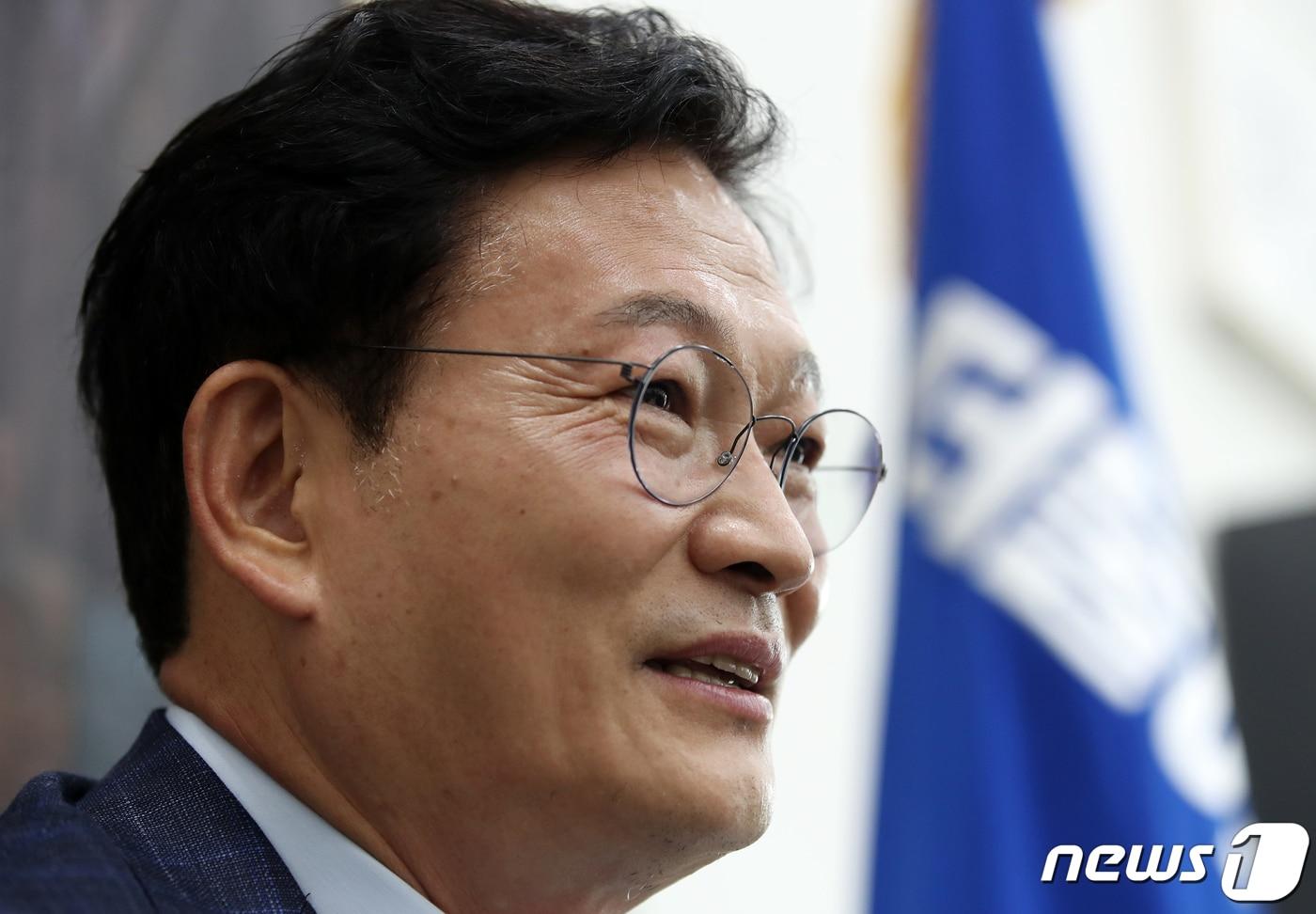 본문 이미지 - 송영길 더불어민주당 대표가 22일 서울 여의도 국회 집무실에서 뉴스1과 인터뷰를 하고 있다. 2021.8.22/뉴스1 ⓒ News1 오대일 기자