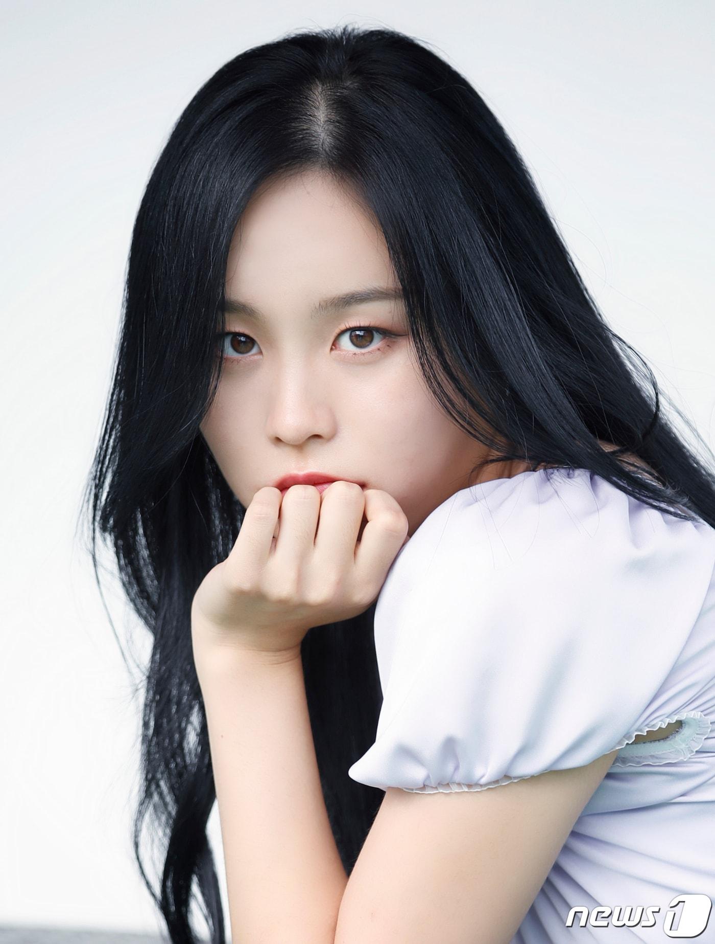 본문 이미지 - 가수 유하가 서울 강남구 유니버셜뮤직에서 열린 뉴스1과의 인터뷰에 앞서 포즈를 취하고 있다. 2021.8.20/뉴스1 ⓒ News1 권현진 기자